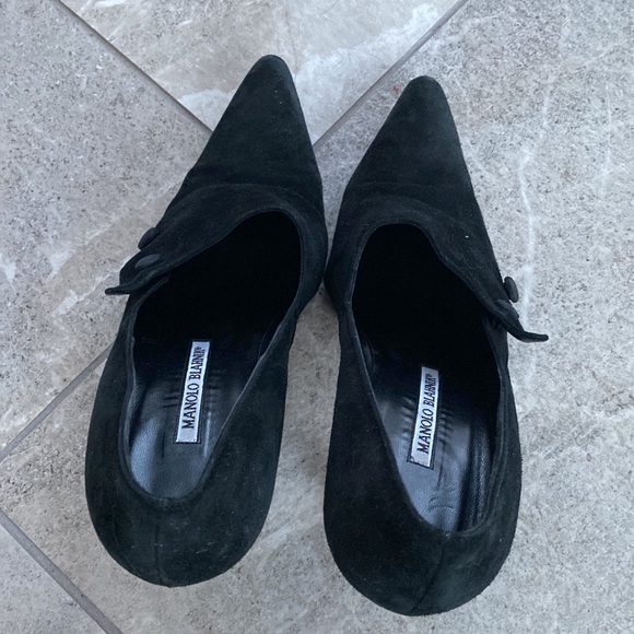 Manolo Blahnik Black Suede Pointed Toe Leather Heels With Button Detail Size 7.5 - Picture 6 of 7